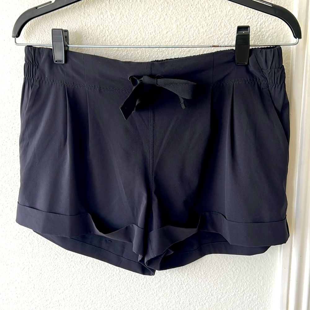Lululemon Spring Breakaway shorts